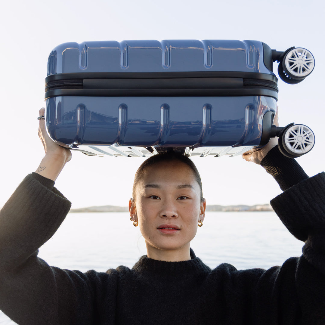 Carry-on suitcase Infinity, Velvet Blue