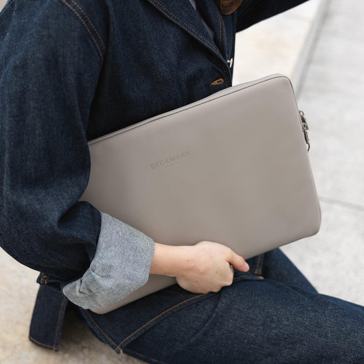 Laptop sleeve medium Street, Warm Grey
